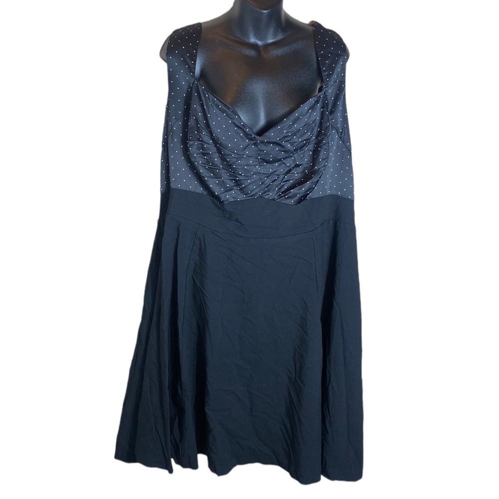 Torrid black/white pin up polka dot sweetheart neckline dress 24 pin up retro - Picture 2 of 7